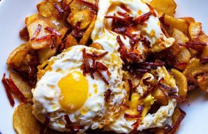 Portuguese Fried Eggs with Chouriço and Fries Recipe