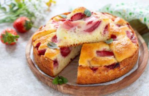 Strawberry and Greek Yogurt Cake