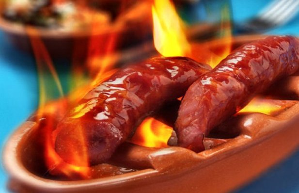 Learn how to make Portuguese flame grilled sausage recipe (Chouriço a Bombeiro), it is extremely easy.