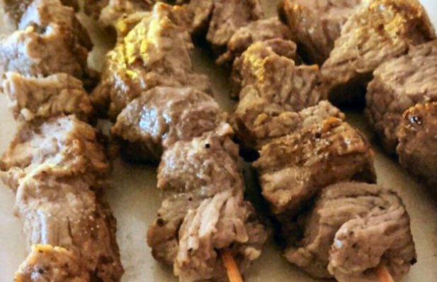How to make Portuguese beef shish kabobs.