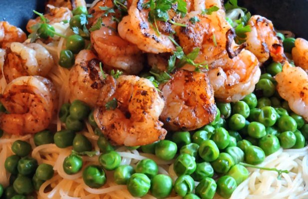 How to make garlic piri piri shrimp with pasta.