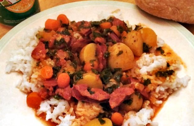 Authentic stew made with Portuguese chouriço sausage and green beans.