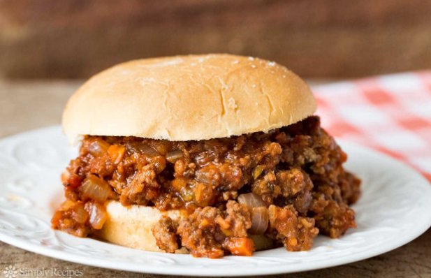 A delicious sandwich made with Portuguese sausage (chouriço) and ground beef.
