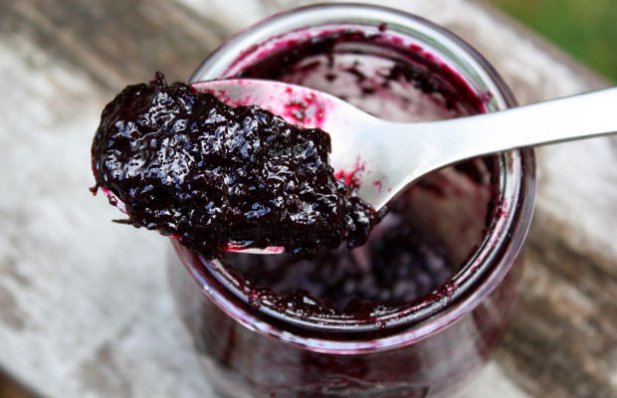This is a short and simple delicious grape jam recipe.