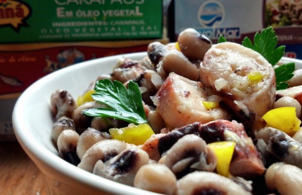 This Portuguese octopus salad with black eyed peas recipe makes a great autumn salad and is one of the easiest meals to prepare.