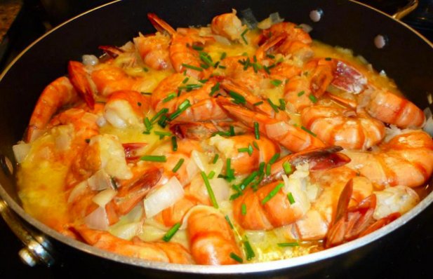 Great recipe for Portuguese shrimp with mustard (Camarão com molho de mostarda), the end result is a creamy and very tasty seafood dish.