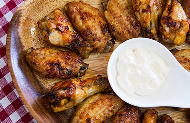 These Portuguese chicken wings are delicious and hot, you can also dip them in the sauce for extra flavor.