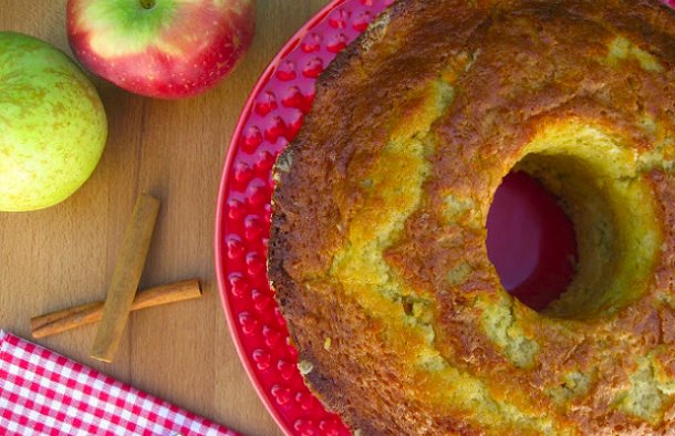 Portuguese Apple & Cinnamon Cake Recipe - Portuguese Recipes