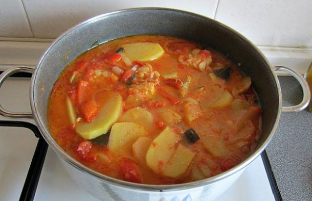This Portuguese cod stew (caldeirada de bacalhau) recipe is very easy and quick to make and it's delicious.