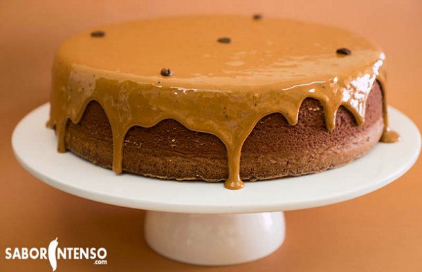 This Portuguese caramel cake recipe (receita de bolo de caramelo) makes a delicious cake, enjoy.
