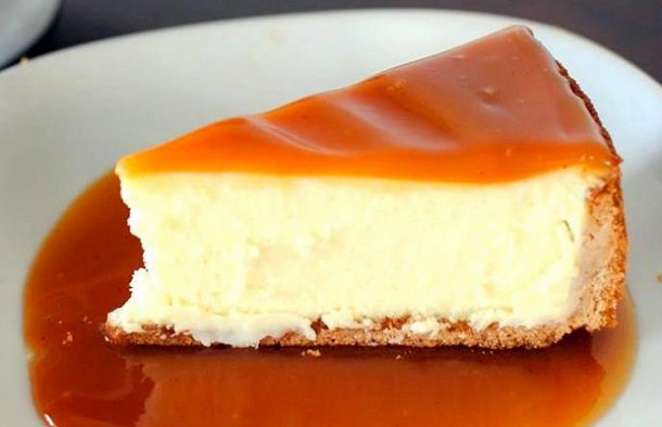 This Portuguese caramel cheesecake recipe (cheesecake de caramelo) does take a while to prepare, but it is worth it.