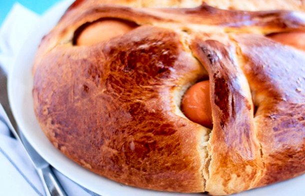 This traditional Portuguese Easter bread (folar de pascoa) is delicious and very popular during Easter.