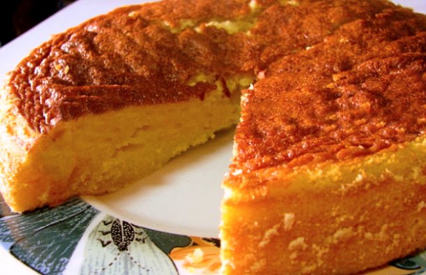 This Portuguese moist milk cake recipe (receita de bolo de leite húmido) is very simple to make and is delicious.