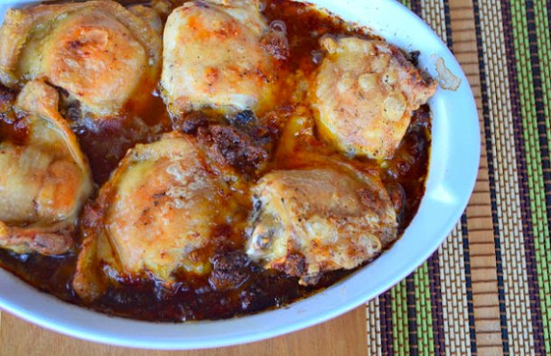 Serve these delicious Portuguese chicken thighs with thyme (coxinhas de frango com tomilho) with a creamy white rice.