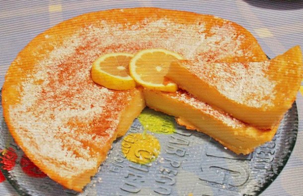 This lemon tart recipe (receita de tarte de limão) is very, very easy to make and tastes incredible.
