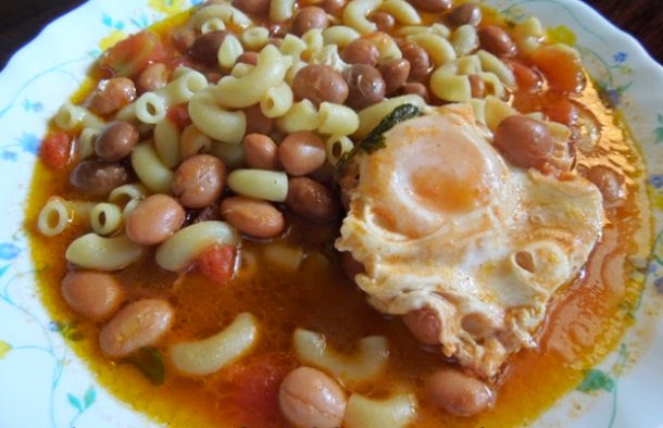 This Portuguese bean and pasta soup recipe (receita de sopa de feijão com massa) makes a very hearty meal.