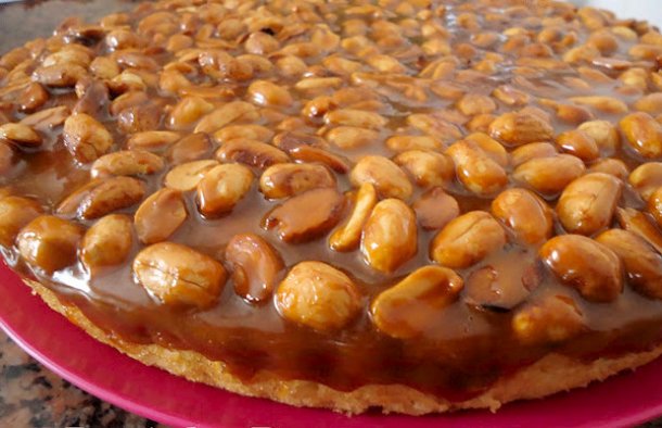 If you are a peanut lover, make sure you try this delicious Portuguese peanut tart (tarte de amendoim).