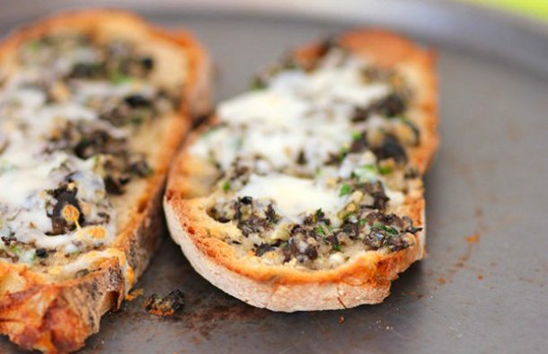 This delicious Portuguese style toast with olives, cheese, garlic and olive oil, takes no time to make and is great for a quick meal.