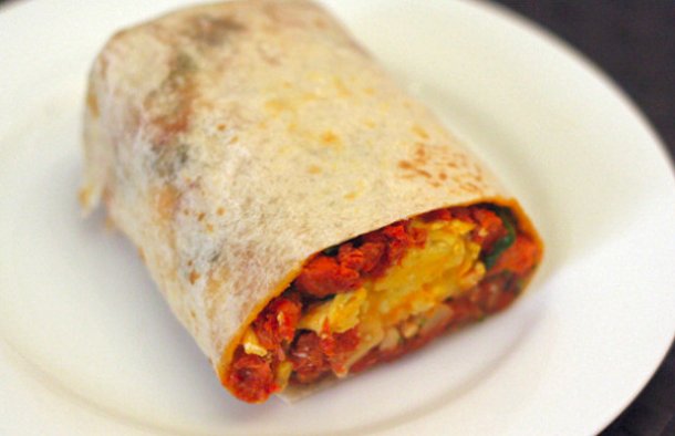 This Portuguese style chouriço and egg burrito recipe makes a delicious breakfast burrito, enjoy.