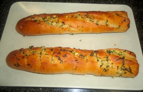 Parsley & Garlic Bread (Pão com alho e salsa) Recipe - Portuguese Recipes