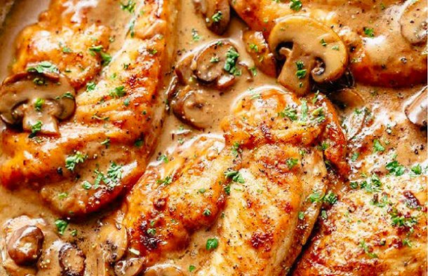 Serve this delicious Portuguese style chicken with mushrooms and port wine (frango com cogumelos e vinho do Porto) with white rice.