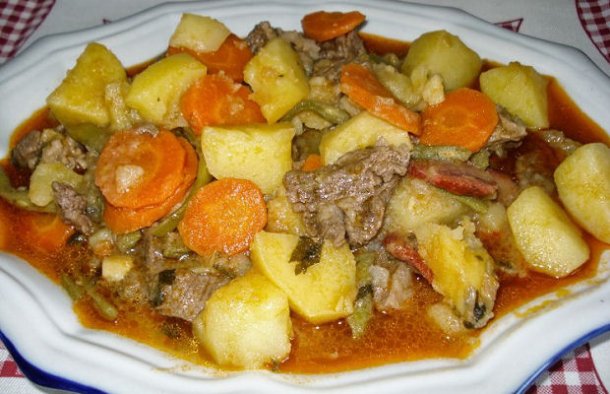 This Portuguese veal and vegetable stew (jardineira à Portuguesa), is comfort food at its best!