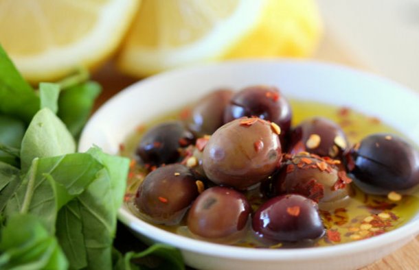 Not only do these Portuguese seasoned olives (azeitonas temperadas) make a great snack, they are great with almost anything as well.