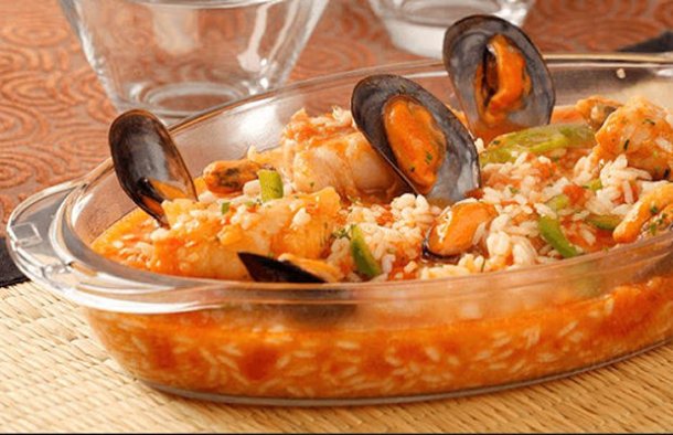 This delicious Portuguese monk-fish rice with mussels recipe (receita de arroz de tamboril com mexilhão) is easy to make.