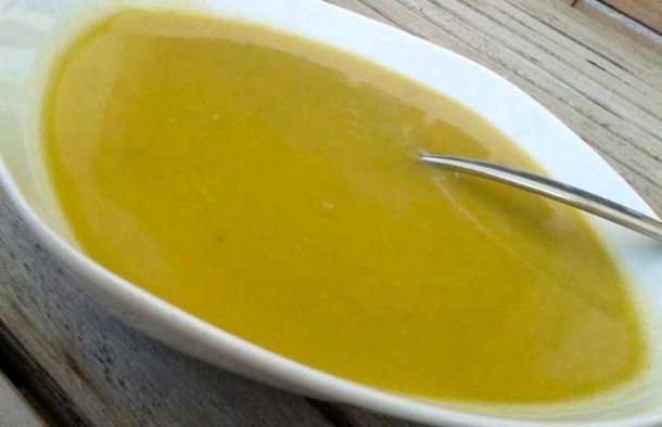 This healthy cream of green bean soup recipe (receita de creme de feijão verde) is very tasty and easy to make.