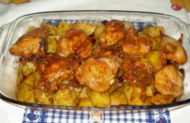 This delicious and simple Portuguese roasted oregano chicken recipe (receita de frango assado no forno com orégãos) makes a great family meal.