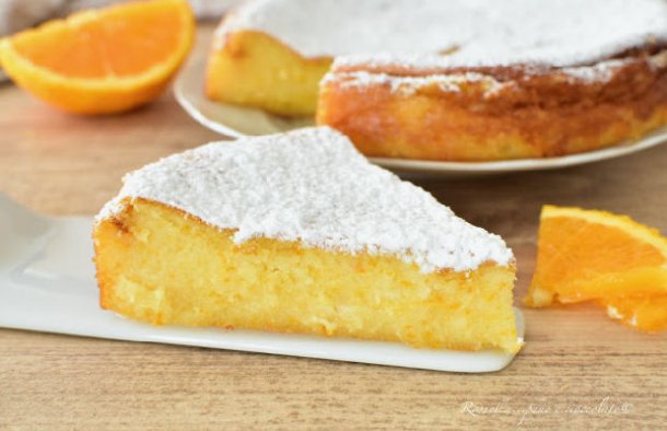 This delicious and creamy orange cake recipe (receita de bolo cremoso de laranja) is very easy to make.