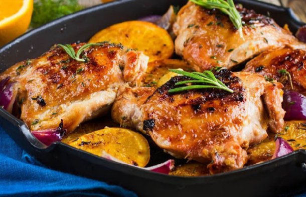 Serve this delicious orange chicken recipe (receita de frango com laranja) with some plain rice or a salad.