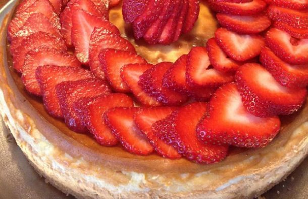 This New York deli style cheesecake is so easy to make and it's so delicious, it tastes exactly like one you would eat at a New York deli.