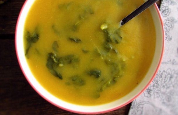 This delicious Portuguese watercress soup recipe (receita de sopa de agrioes) was sent in by Liz Alves Santos.