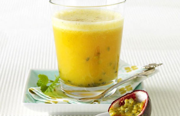 This is a really simple and easy way to make an alcoholic passion fruit cocktail, which is also known as maracuja.