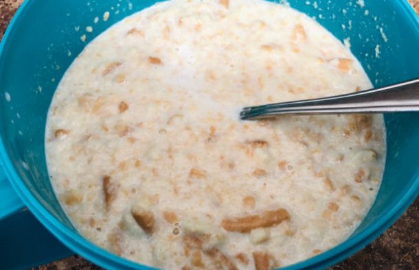 We enjoy this recipe for papas de bolacha Maria (Maria biscuits porridge) at any time of the day and it's a favorite at home.