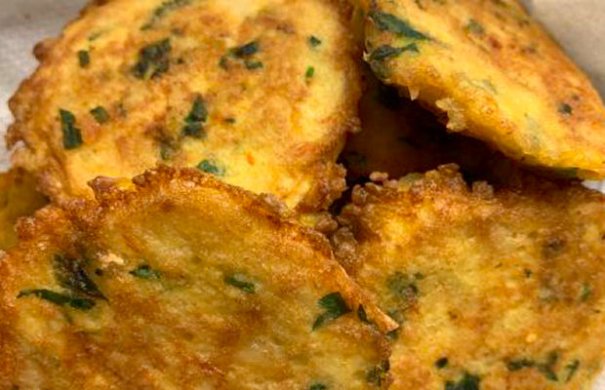 These Portuguese cod fish cakes (bolinhos de bacalhau) are very popular and a favorite amongst Portuguese people.