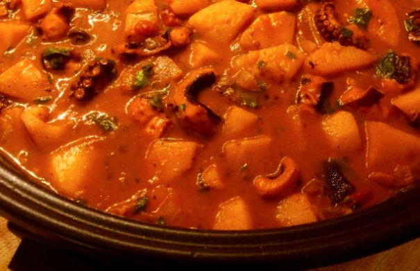 This octopus stew recipe (receita de polvo guisado) is loaded with rich flavors and is one of my favorite dishes.