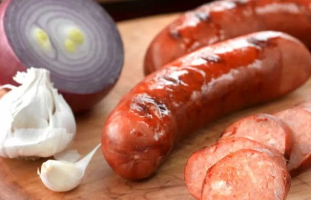 Learn how to make the very popular Portuguese linguiça sausages.