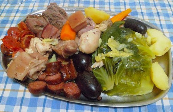 This is a delicious, traditional and healthy Portuguese meal for the whole family (Cozido à Portuguesa).