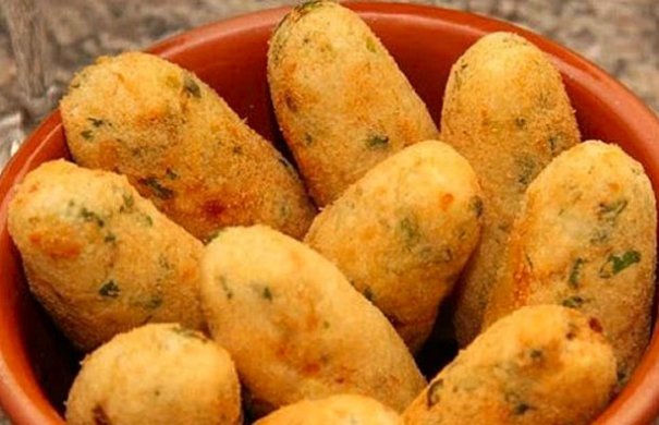 This is a healthier alternative by making delicious Portuguese baked cod croquettes (pastéis de bacalhau no forno) by baking them instead of frying them.