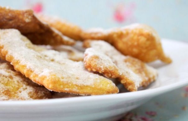 Learn how to make this light and delicious Portuguese coscorões (fried pastry) snack.