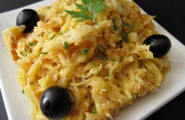 This Portuguese creamy golden cod (bacalhau dourado) recipe is very easy to prepare if you have everything ready.