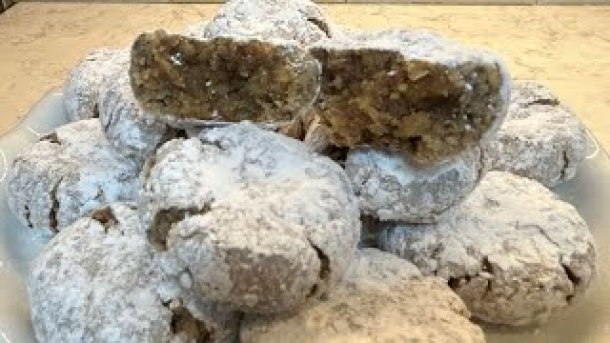 How to Make Portuguese Walnut Cookies